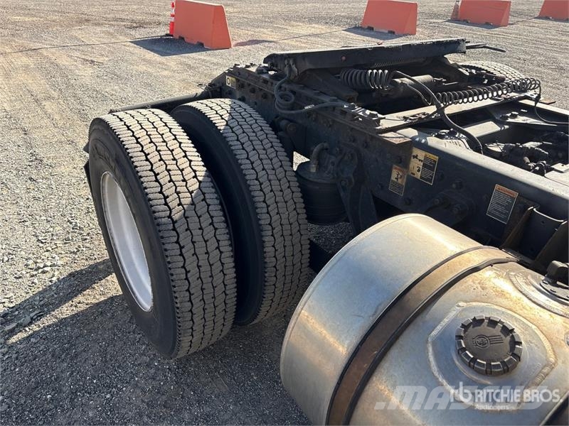 Kenworth T680 4x2 S/A Day Cab Truck Tractor Motrici e Trattori Stradali