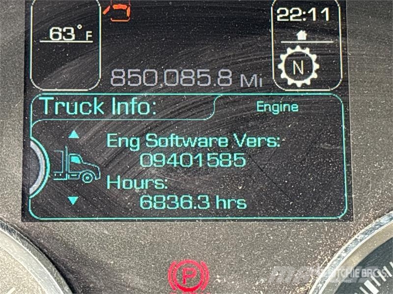 Kenworth T680 4x2 S/A Day Cab Truck Tractor Tracteur routier