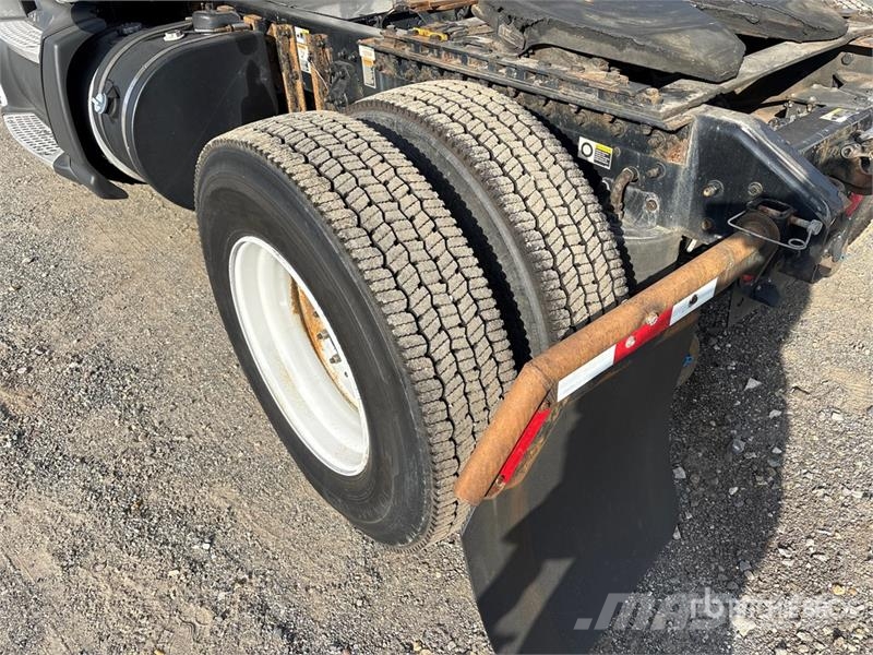 Kenworth T680 4x2 S/A Day Cab Truck Tractor Motrici e Trattori Stradali