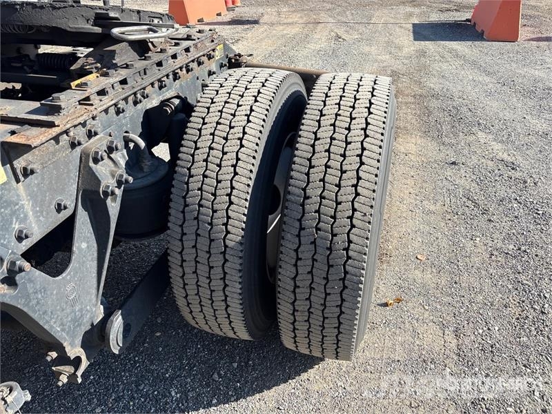 Kenworth T680 4x2 S/A Day Cab Truck Tractor Motrici e Trattori Stradali