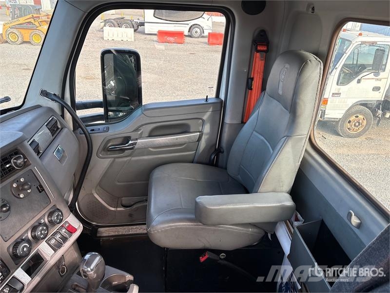 Kenworth T680 4x2 S/A Day Cab Truck Tractor Tracteur routier