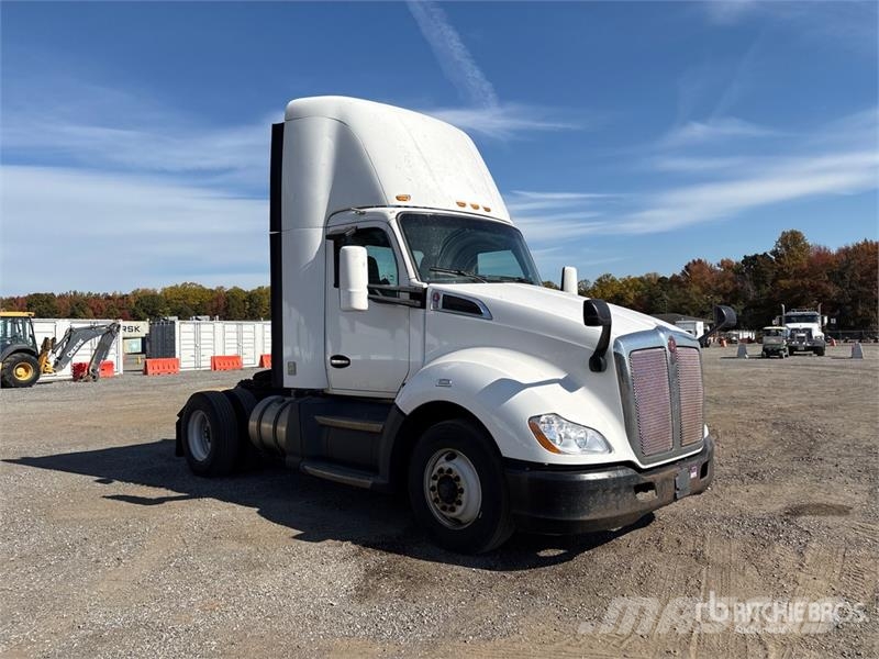 Kenworth T680 4x2 S/A Day Cab Truck Tractor Tracteur routier