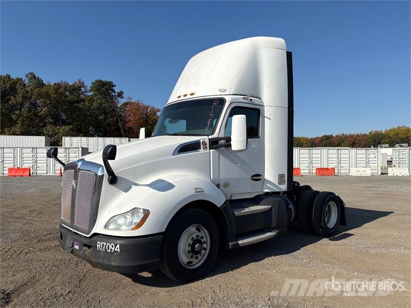 Kenworth T680 4x2 S/A Day Cab Truck Tractor Тягачі