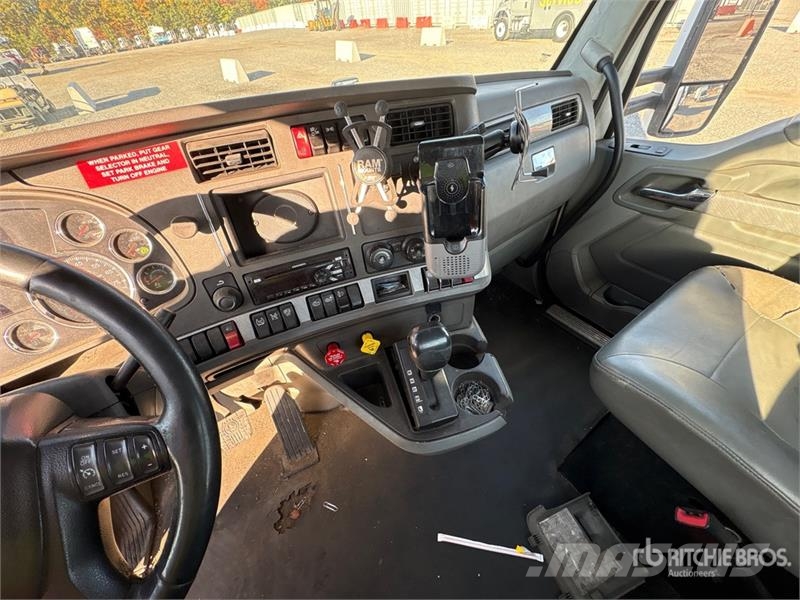 Kenworth T680 4x2 S/A Day Cab Truck Tractor Tractor Units