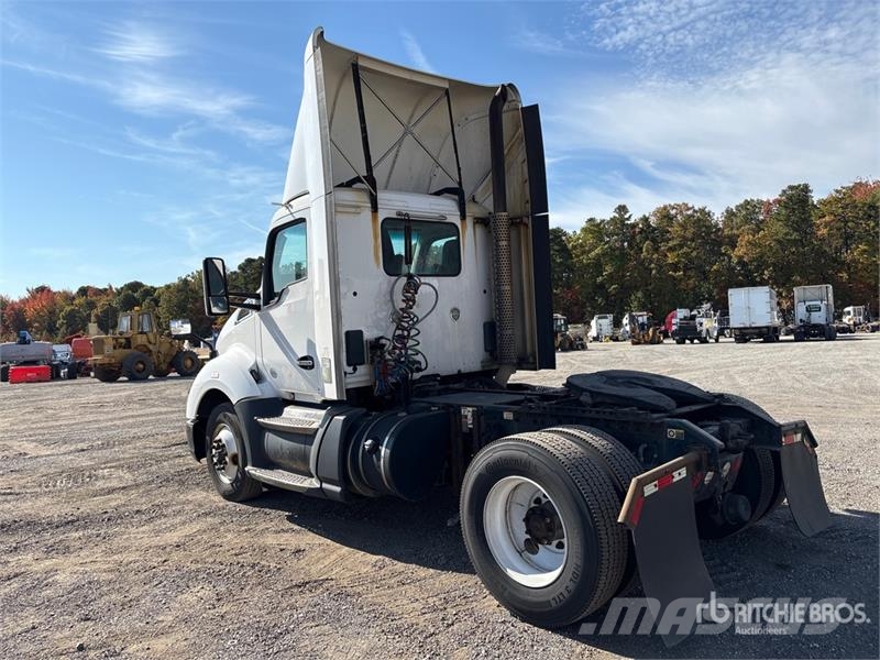 Kenworth T680 4x2 S/A Day Cab Truck Tractor Tracteur routier