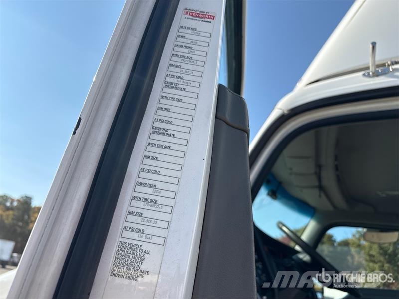 Kenworth T680 4x2 S/A Day Cab Truck Tractor Тягачі