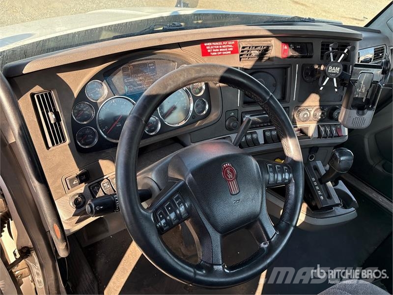 Kenworth T680 4x2 S/A Day Cab Truck Tractor Tractor Units
