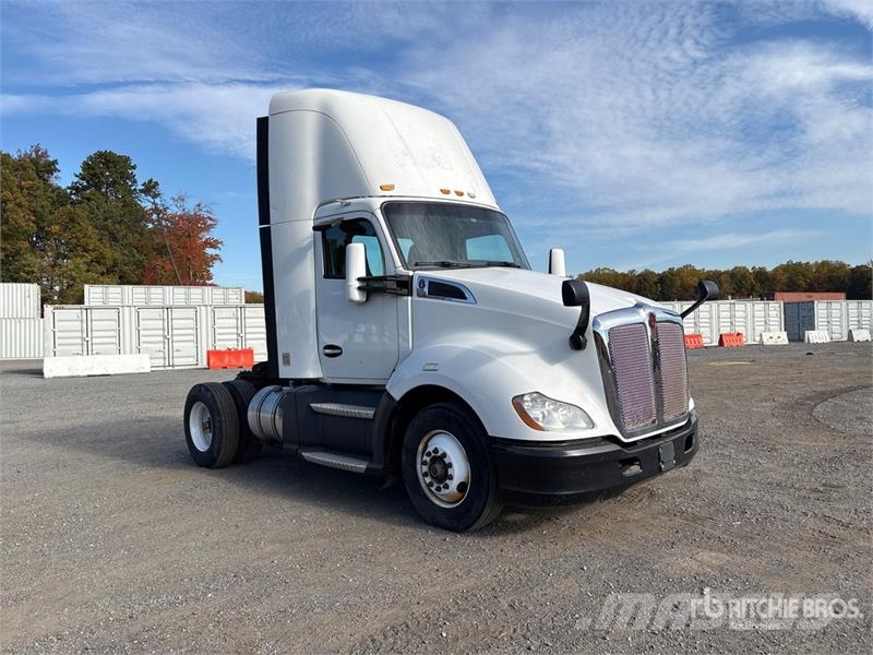 Kenworth T680 4x2 S/A Day Cab Truck Tractor Tracteur routier
