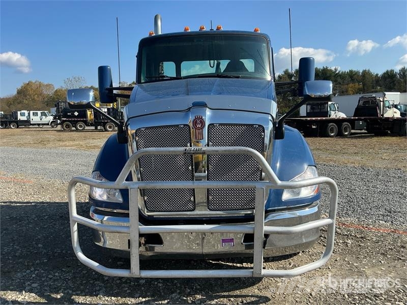 Kenworth T680 6x4 T/A Day Cab Truck Tractor Vilcēji