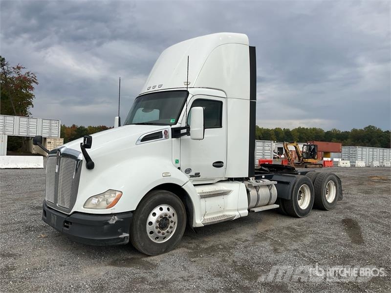 Kenworth T680 6x4 T/A Day Cab Truck Tractor Vlačilci