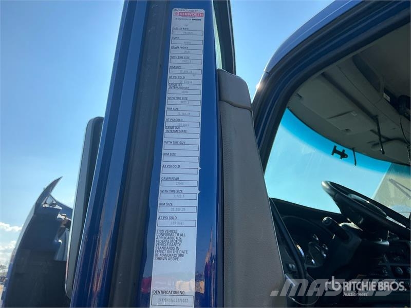 Kenworth T680 6x4 T/A Day Cab Truck Tractor Vilcēji