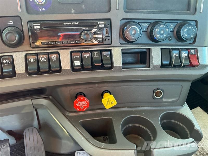 Kenworth T680 6x4 T/A Day Cab Truck Tractor Vilcēji