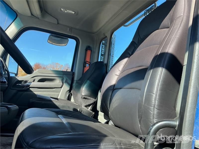 Kenworth T680 6x4 T/A Day Cab Truck Tractor Vilcēji