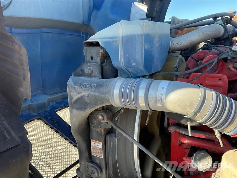 Kenworth T680 6x4 T/A Day Cab Truck Tractor Vilcēji