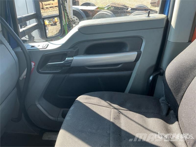 Kenworth T680 6x4 T/A Day Cab Truck Tractor Vilcēji