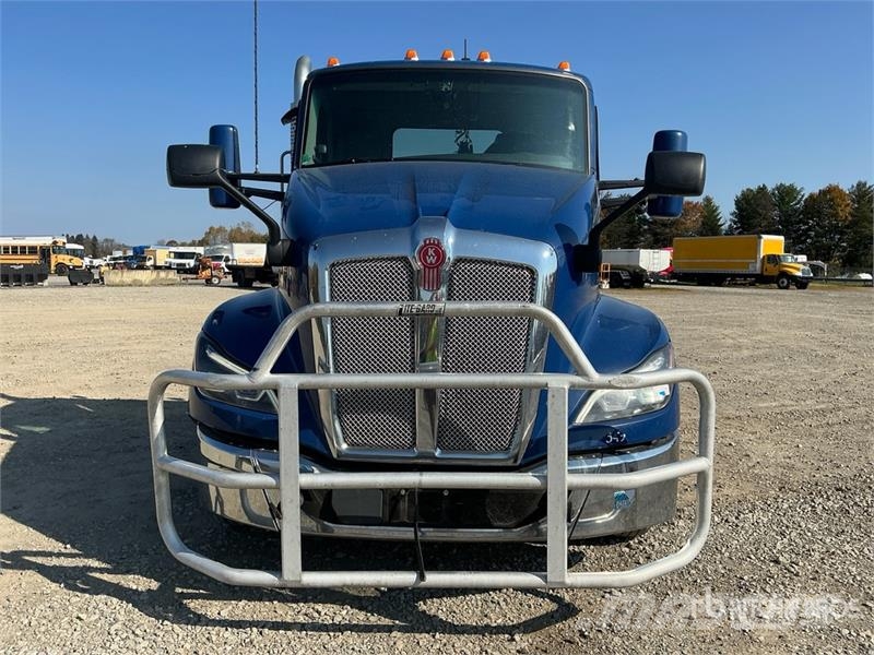 Kenworth T680 6x4 T/A Day Cab Truck Tractor Vilcēji