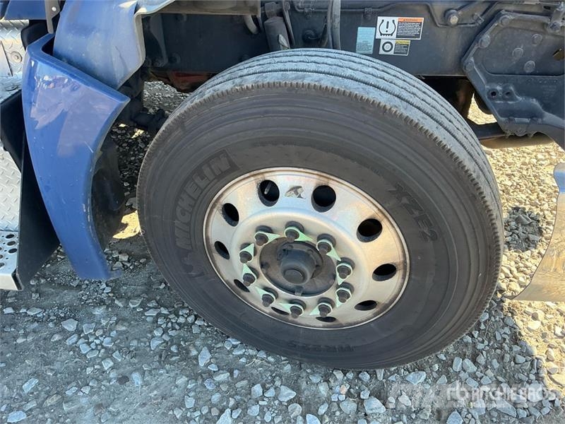 Kenworth T680 6x4 T/A Day Cab Truck Tractor Vilcēji