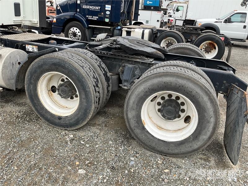 Kenworth T680 6x4 T/A Day Cab Truck Tractor Vlačilci
