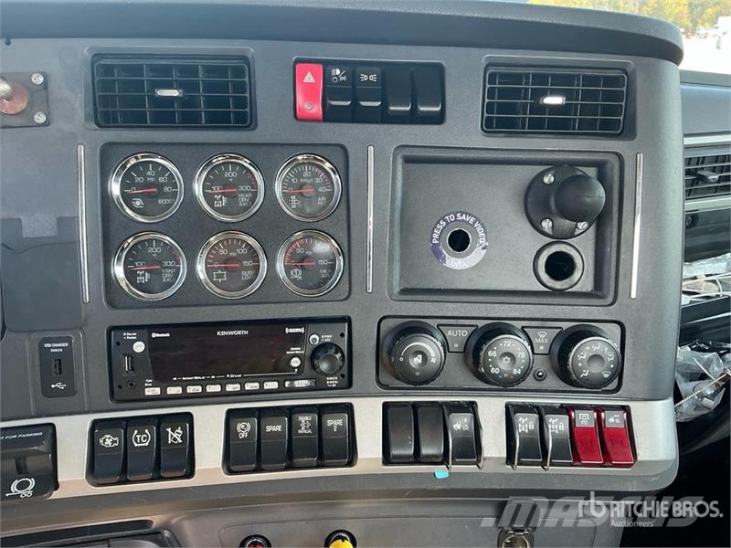 Kenworth T680 6x4 T/A Day Cab Truck Tractor Vilcēji