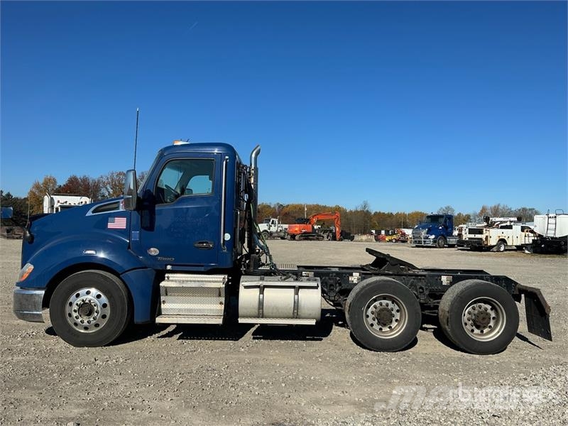 Kenworth T680 6x4 T/A Day Cab Truck Tractor Vilcēji