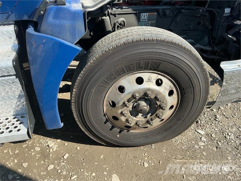 Kenworth T680 6x4 T/A Day Cab Truck Tractor Vilcēji