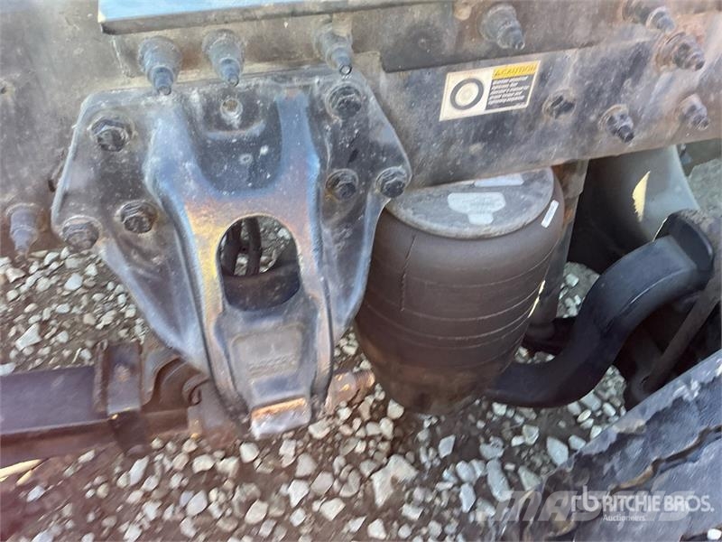Kenworth T680 6x4 T/A Day Cab Truck Tractor Vilcēji