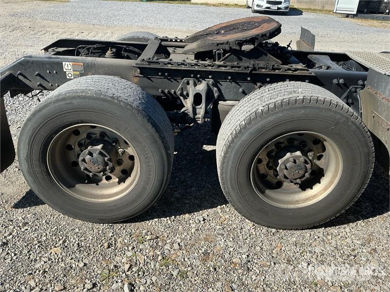 Kenworth T680 6x4 T/A Day Cab Truck Tractor Naudoti vilkikai