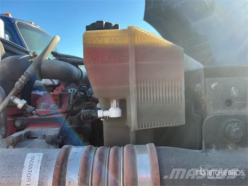 Kenworth T680 6x4 T/A Day Cab Truck Tractor Vilcēji