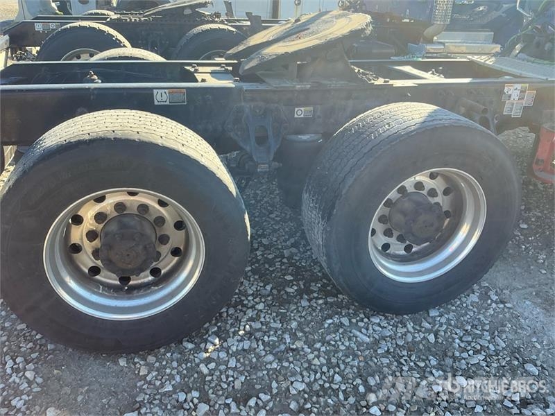 Kenworth T680 6x4 T/A Day Cab Truck Tractor Vilcēji