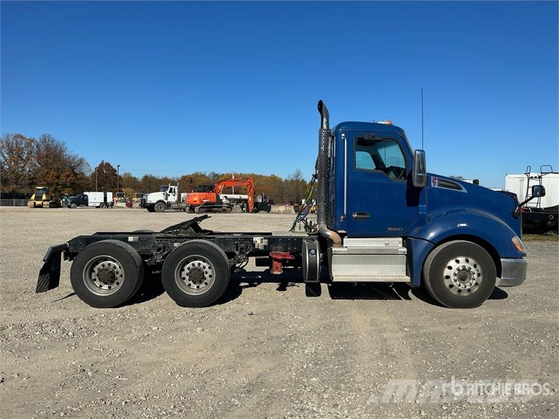 Kenworth T680 6x4 T/A Day Cab Truck Tractor Vilcēji