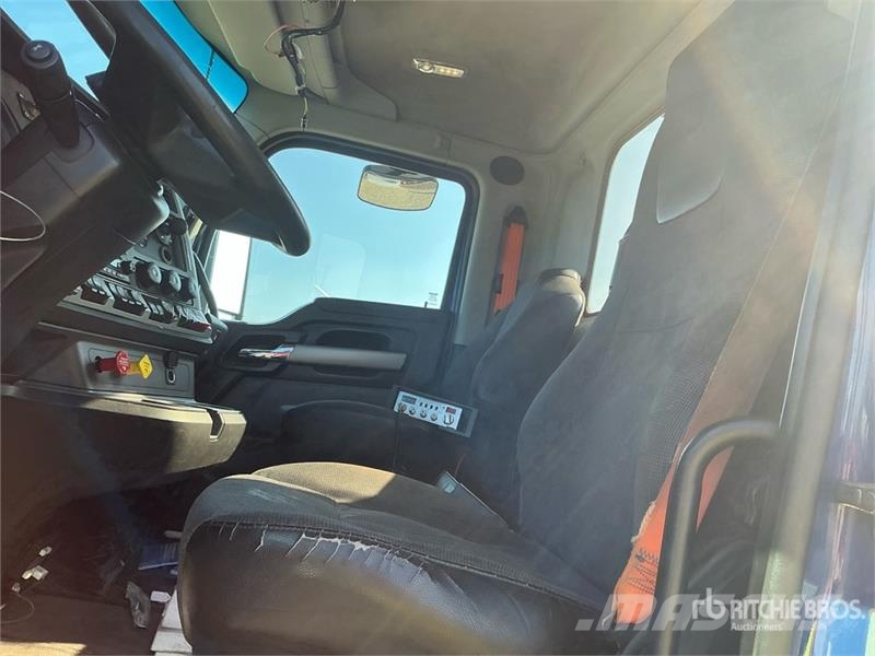 Kenworth T680 6x4 T/A Day Cab Truck Tractor Vilcēji
