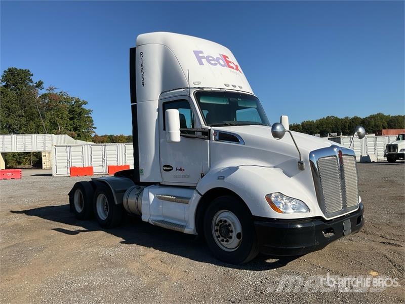 Kenworth T680 6x4 T/A Day Cab Truck Tractor Vlačilci