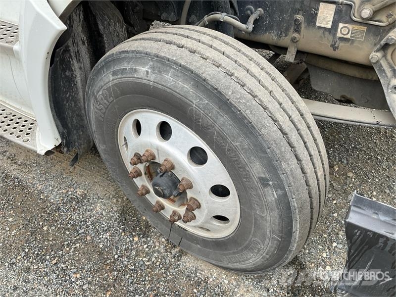 Kenworth T680 6x4 T/A Day Cab Truck Tractor Vlačilci