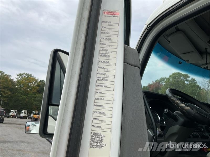 Kenworth T680 6x4 T/A Day Cab Truck Tractor Vlačilci