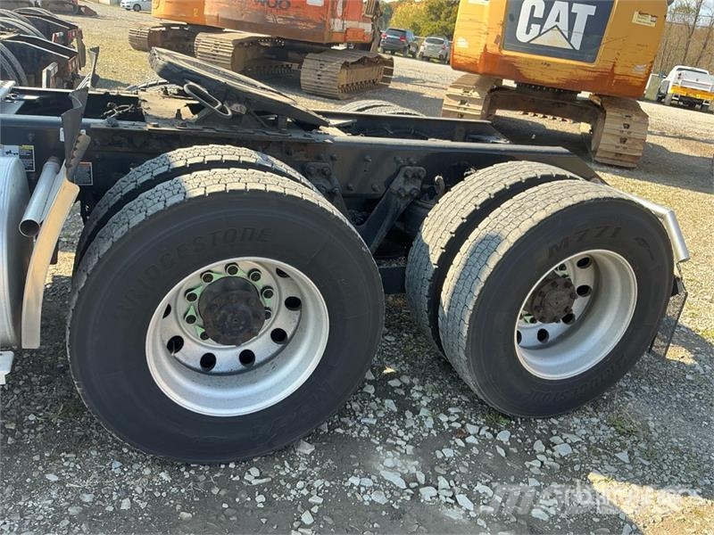 Kenworth T680 6x4 T/A Day Cab Truck Tractor Vilcēji