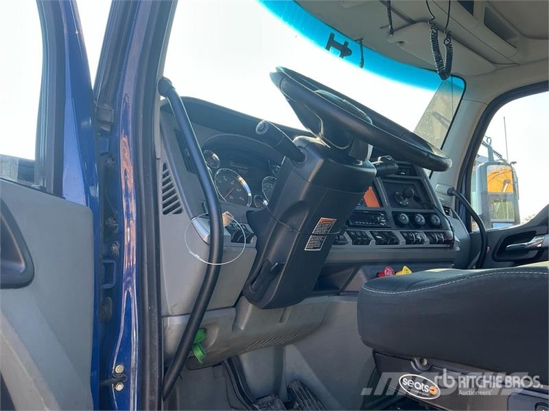 Kenworth T680 6x4 T/A Day Cab Truck Tractor Vilcēji