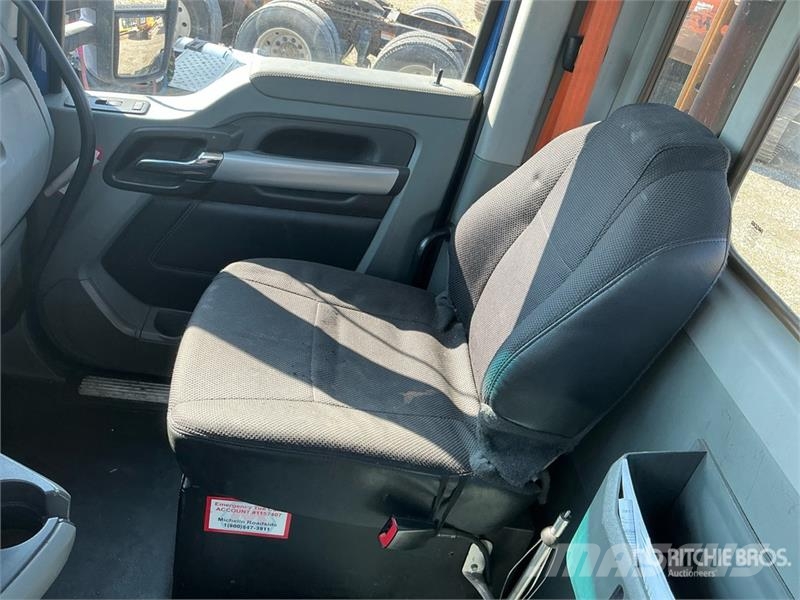 Kenworth T680 6x4 T/A Day Cab Truck Tractor Vilcēji