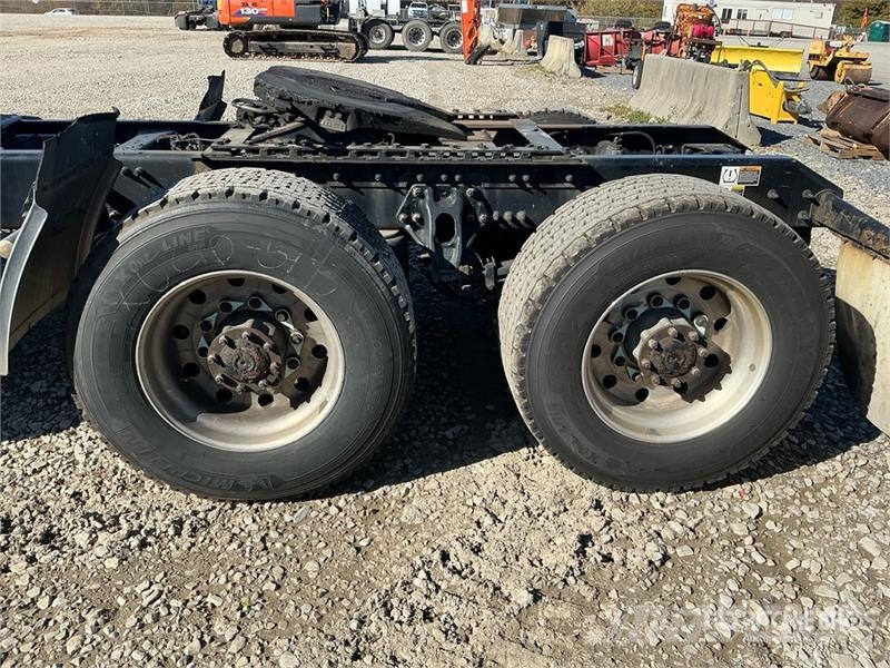 Kenworth T680 6x4 T/A Day Cab Truck Tractor Naudoti vilkikai