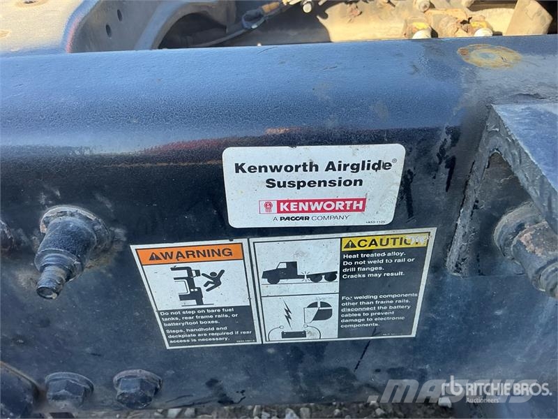 Kenworth T680 6x4 T/A Day Cab Truck Tractor Vilcēji