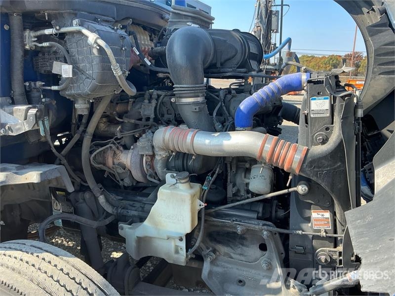 Kenworth T680 6x4 T/A Day Cab Truck Tractor Vilcēji