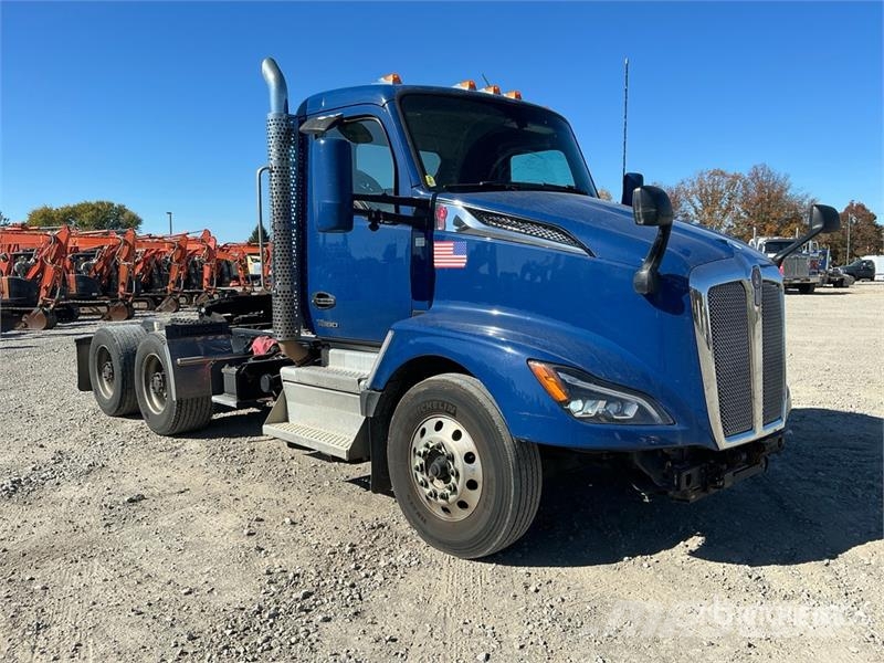 Kenworth T680 6x4 T/A Day Cab Truck Tractor Naudoti vilkikai