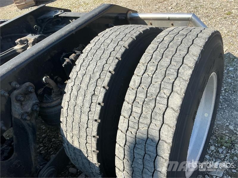 Kenworth T680 6x4 T/A Day Cab Truck Tractor Vilcēji