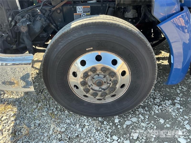 Kenworth T680 6x4 T/A Day Cab Truck Tractor Vilcēji
