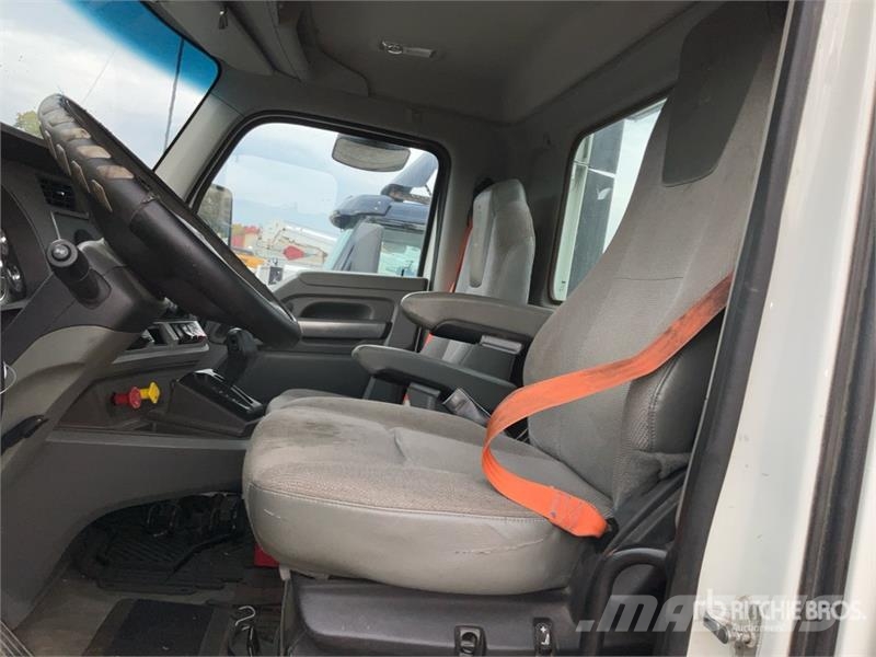 Kenworth T680 6x4 T/A Day Cab Truck Tractor Vlačilci