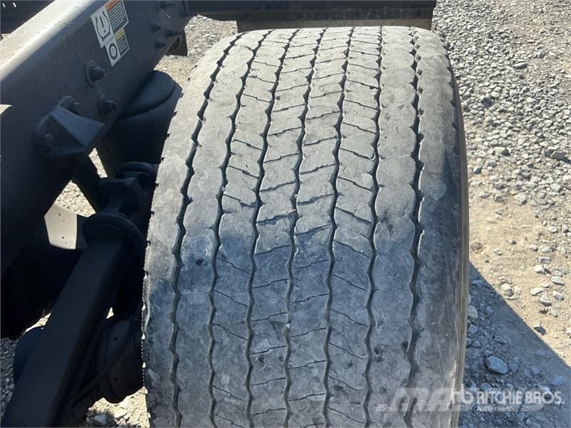 Kenworth T680 6x4 T/A Day Cab Truck Tractor Naudoti vilkikai