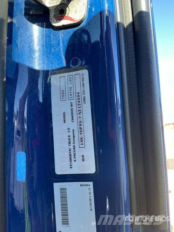 Kenworth T680 6x4 T/A Day Cab Truck Tractor Naudoti vilkikai