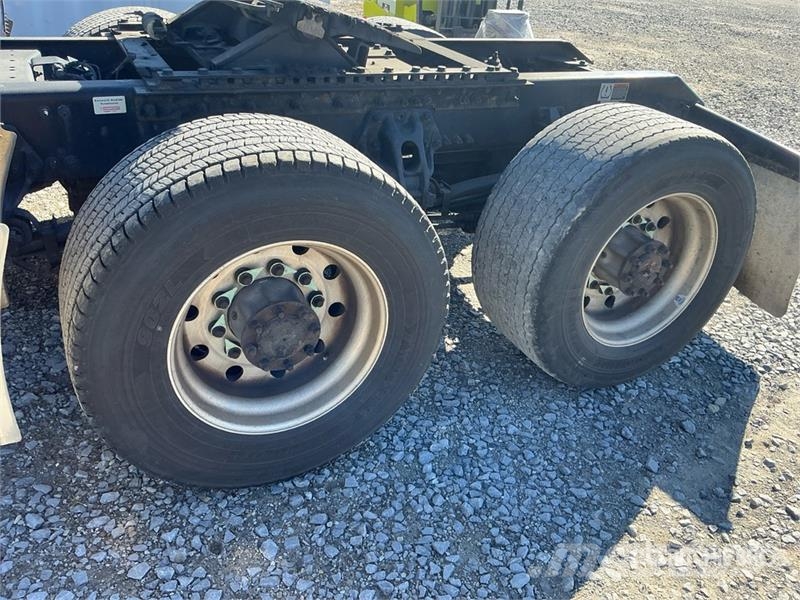 Kenworth T680 6x4 T/A Day Cab Truck Tractor Naudoti vilkikai