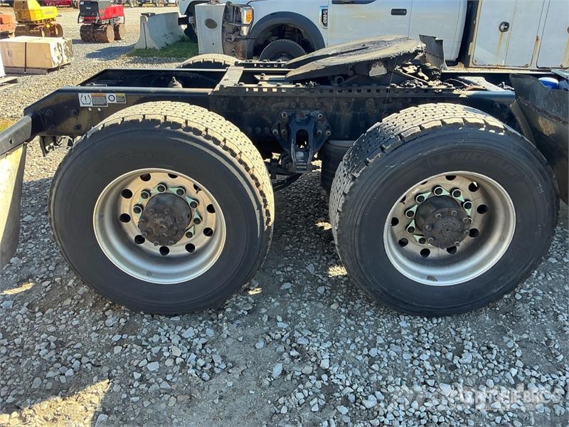 Kenworth T680 6x4 T/A Day Cab Truck Tractor Naudoti vilkikai