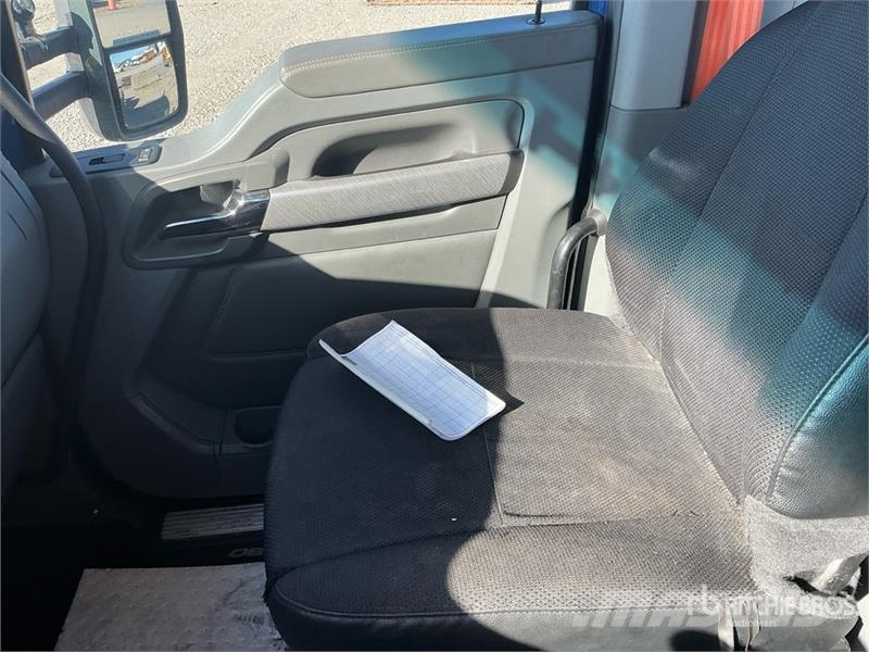 Kenworth T680 6x4 T/A Day Cab Truck Tractor Vilcēji