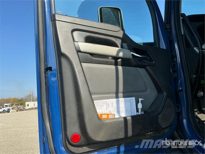 Kenworth T680 6x4 T/A Day Cab Truck Tractor Vilcēji